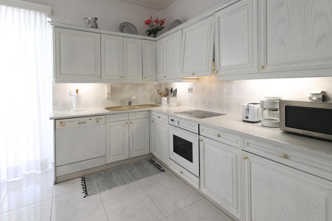 Seaside Penthouse In Kalamata Extérieur photo